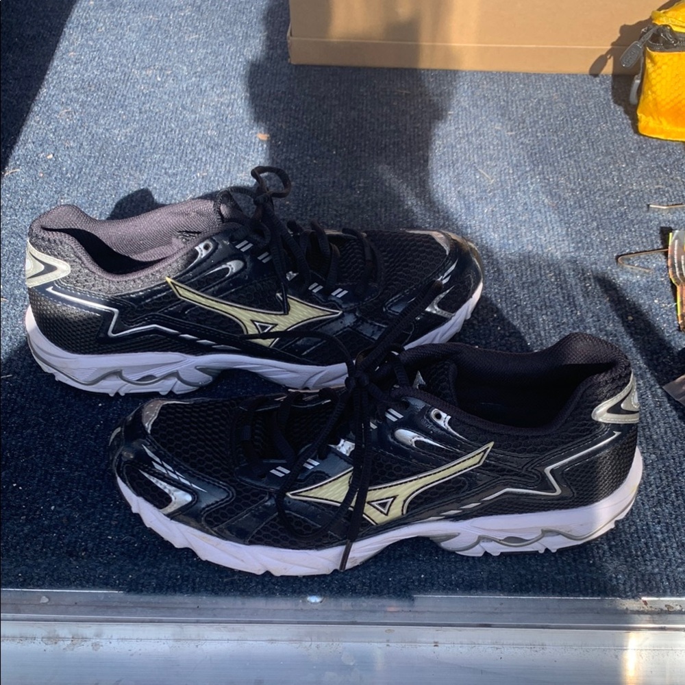 Mizuno Black and Gold Running Shoes